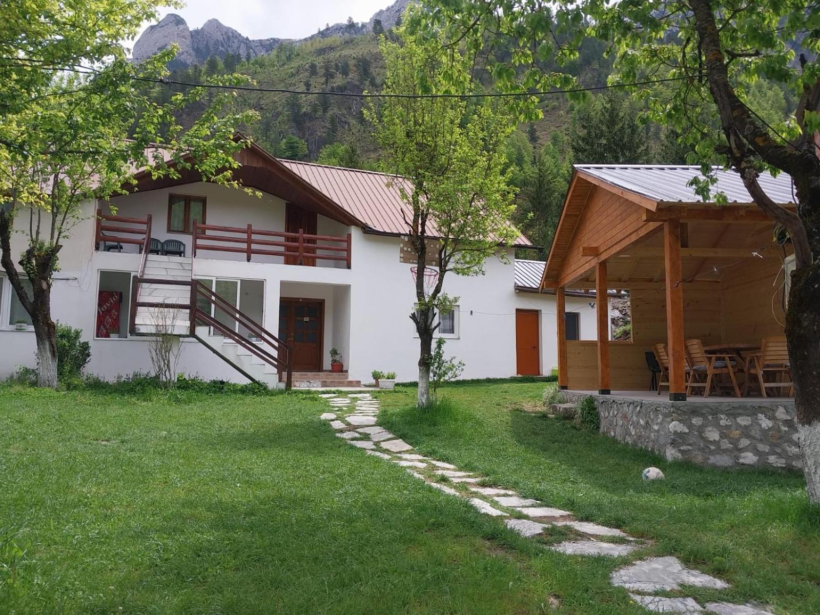 Bujtina Arlindi Bed & Breakfast Valbone Exterior photo