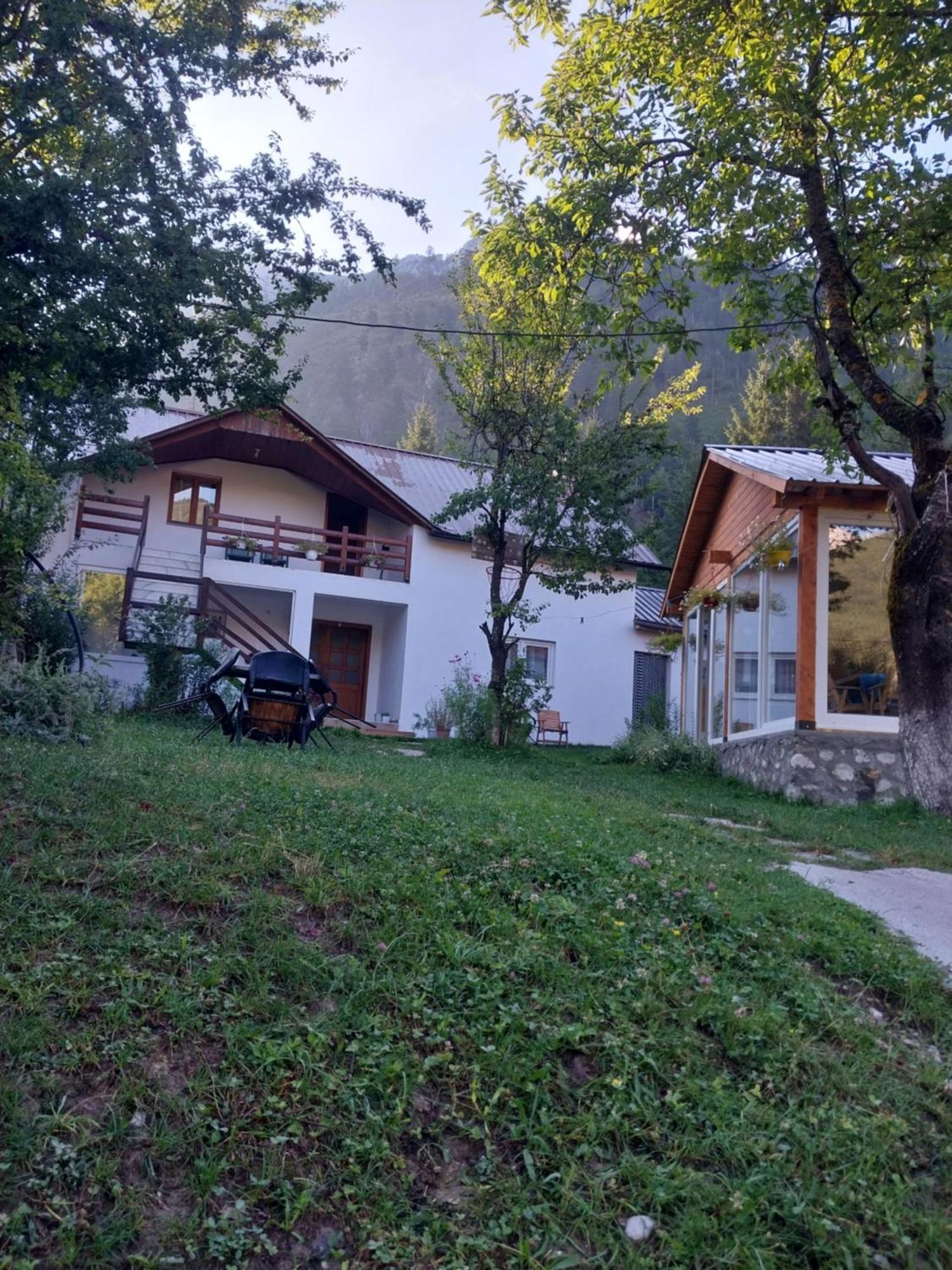Bujtina Arlindi Bed & Breakfast Valbone Exterior photo