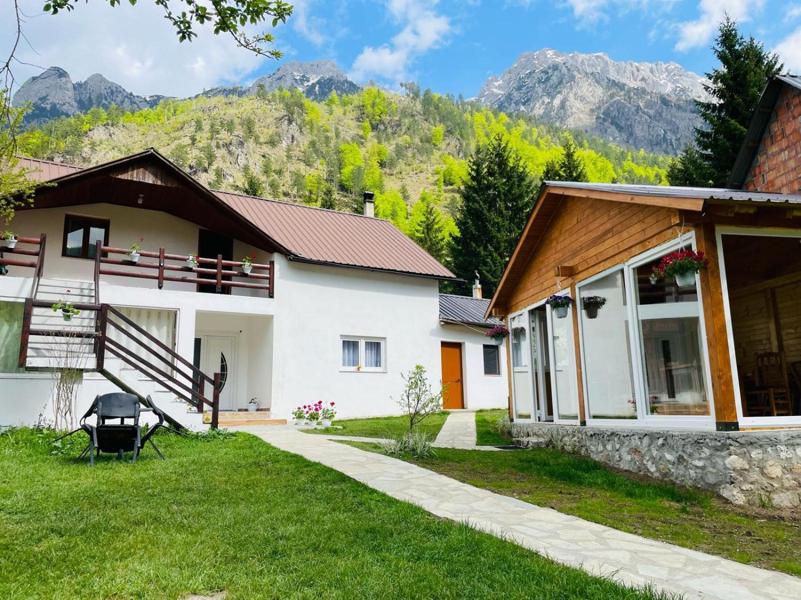 Bujtina Arlindi Bed & Breakfast Valbone Exterior photo